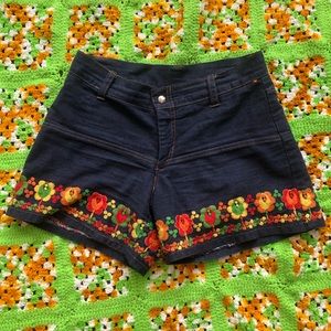 SOLD GROOVY🍄 70s Vintage Floral Shorts